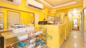 RedDoorz at LYOTO Bed and Breakfast near NAIA Terminal