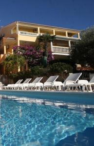 Apartments Mladen