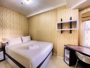 Cozy Living 1BR Apartment at Parahyangan Residence By Travelio
