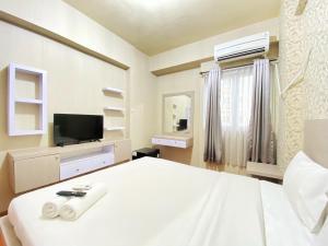 Relaxing Studio Room at Suites @Metro Apartment By Travelio
