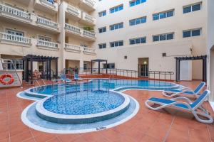 Free housekeeping visits during your stay - StayShort - Cozy 1-Bedroom Apartment in Summer Residences JVC