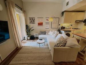 Free housekeeping visits during your stay - StayShort - Cozy 1-Bedroom Apartment in Summer Residences JVC