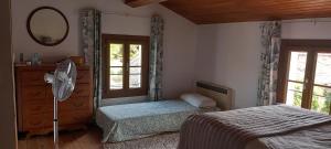Maisons de vacances Family home with pool in Clion, France : photos des chambres