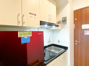 Modern and Homey Studio at Grand Kamala Lagoon Apartment By Travelio