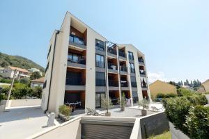 Fides Stylish Apartments Tivat with Pool
