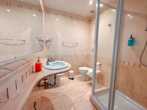 Single Room with Private Bathroom