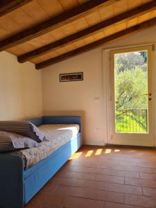 "Ulivi House" inside a Private Park, shared Pool, Tennis, 2 AC BDR, 2BTH, parking next home and private garage in Lerici!