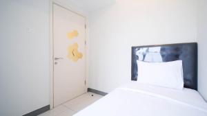 Spacious 2BR Connected to Mall at Anderson Supermall Mansion Apartment By Travelio