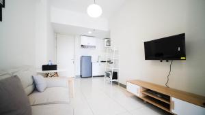 Spacious 2BR Connected to Mall at Anderson Supermall Mansion Apartment By Travelio