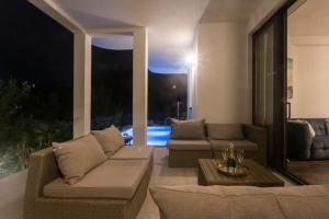 Luxury Apartment With Breathtaking View & Private Pool