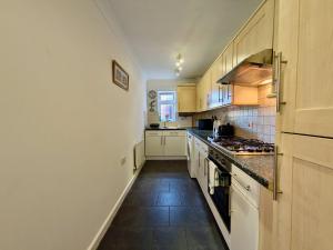 Charming 2-Bedroom Flat With Parking