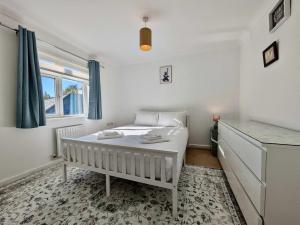 Charming 2-Bedroom Flat With Parking