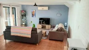 "Sea to See" Large Apartment in Prime Location with Great Views - Clarendon