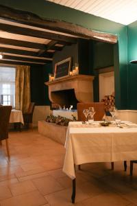 Hotels Logis Le Relais de la Voie Sacree : photos des chambres