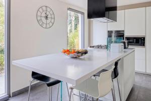 Villas Villa, swimming pool, 5 bedrooms, Versailles : photos des chambres