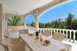 4 BDRM Andalusian Villa w Cinema & Sea Views