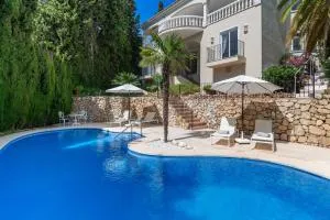 4 BDRM Andalusian Villa w Cinema & Sea Views - Istán