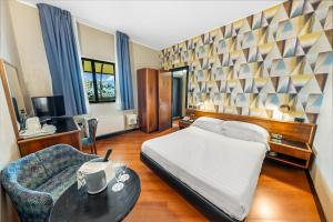 Two Connecting Rooms with Shared Bathroom