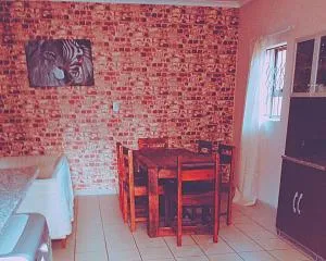 2 bedroom guesthouse suitable for groups - Fontainebleau