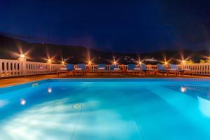 Luxury Room 2 - Vila Goro w Pool, Parking and more