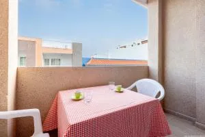 2A Apartamento Abrigos, Wifi y balcón - Лос-Абрігос