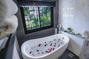 Baan Santhiya Private Pool Villas - Hotel style service with Free Tuk Tuk