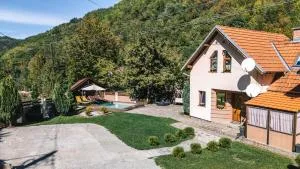 Lodge Zeleni svet - 皮罗特