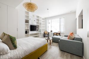 Light-filled Studio with AC - Earls Court