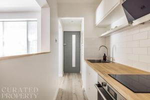 Light-filled Studio with AC - Earls Court