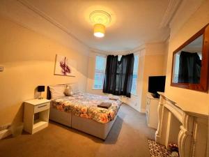 Entire First Floor Apartment - Central Plymouth