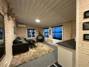 Camp Caroli Mini lodge - 尤卡斯耶尔维