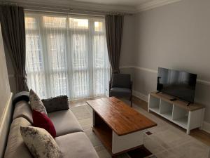 Bright 2 Bedroom Flat Close to City Centre