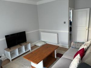 Bright 2 Bedroom Flat Close to City Centre