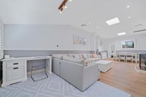 Lakefront House - INEA Retreat