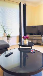 Apartment-2BR-Parking-Walk to Town-Near Beach-WiFi