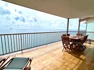 Apt with spectacular views