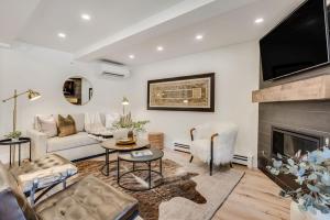 Modern 2 BR in Aspen Core Walk Everywhere