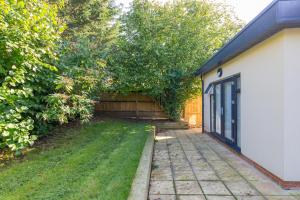 2 minutes walk to JR & Manor Hospitals , Close to Oxford Brookes University Bluebird Apartment