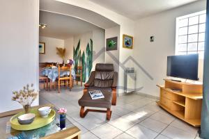 Appartements LocaLise - A02 - Appartement de plain-pied - terrasse - Juste a cote de la plage - Centre et port a pied - Wifi inclus - Draps inclus - Animaux bienvenus : photos des chambres