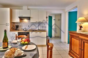 Appartements LocaLise - A02 - Appartement de plain-pied - terrasse - Juste a cote de la plage - Centre et port a pied - Wifi inclus - Draps inclus - Animaux bienvenus : photos des chambres