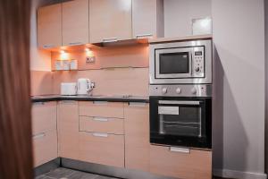 Modern 1-Bedroom Apartment for 3, Near Masson Place Arenas Cheetham Hill and Stadiums,Free Unlimited WIFI, Parking, Great Offers!