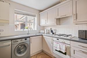 Modern & Comfortable with Free Parking