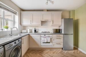 Modern & Comfortable with Free Parking