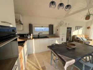 Maisons de vacances TI KAZ - Terrasse exterieure - 5mn Plage : photos des chambres