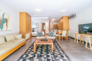 Relaxing Apartment, The Glen, Camps Bay with Plunge Pool