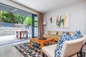 Relaxing Apartment, The Glen, Camps Bay with Plunge Pool