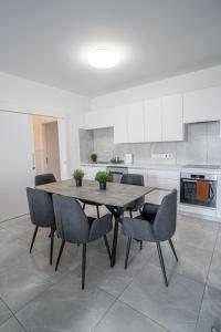 Hubstay - Rotiana Apartment with Jacuzzi, Larnaca