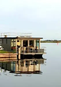 Houseboat Isola - 蒙尼肯丹