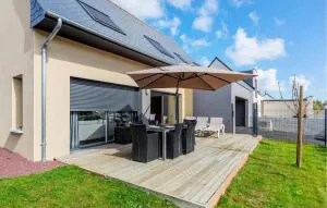 Amazing Home In Saint-Méloir-Des-Ondes - Cancale