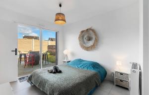 Amazing Home In Saint-Méloir-Des-Ondes